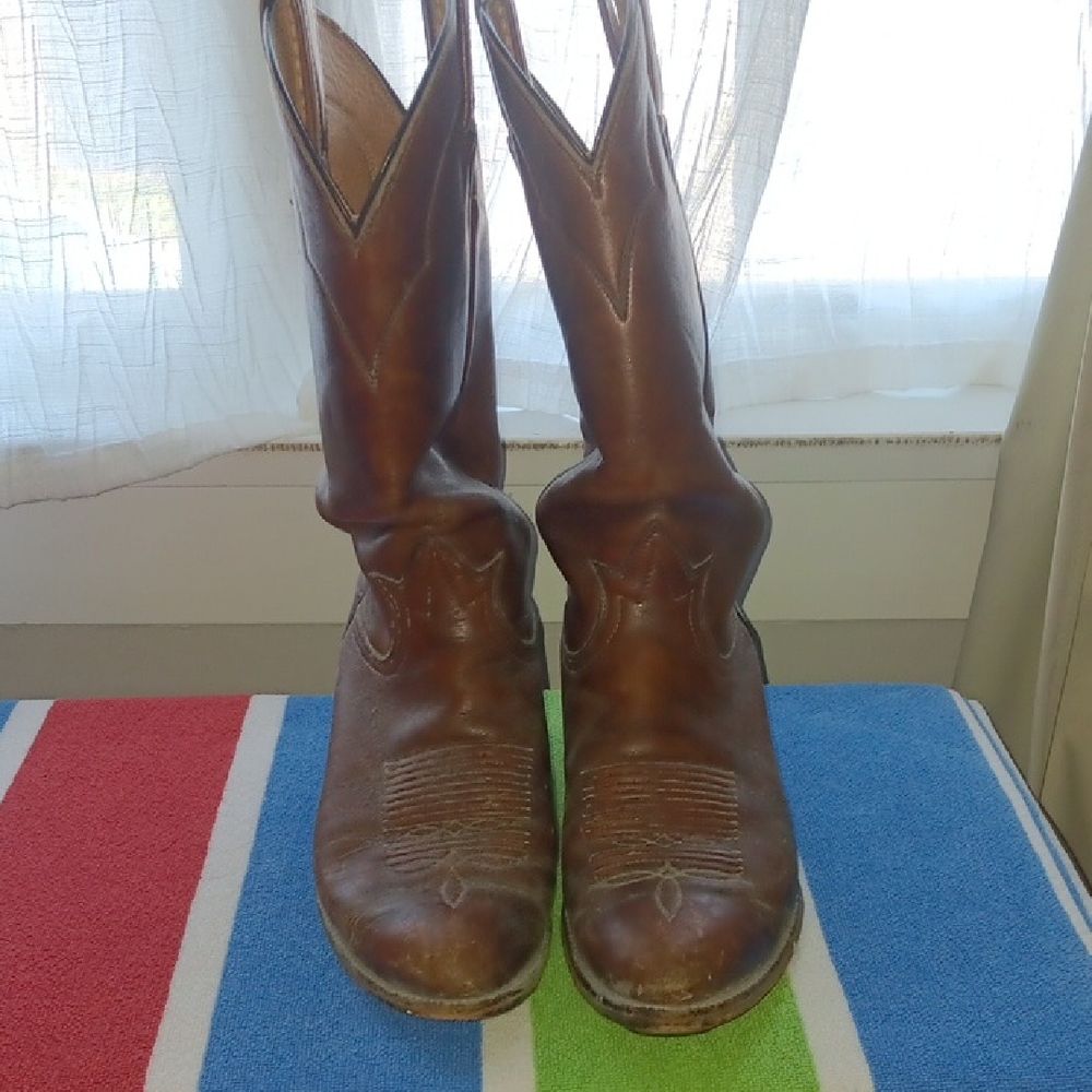 Brown Stiched Leather Tony Lama Cowgirl Boots. Classic, Comfortable Boots